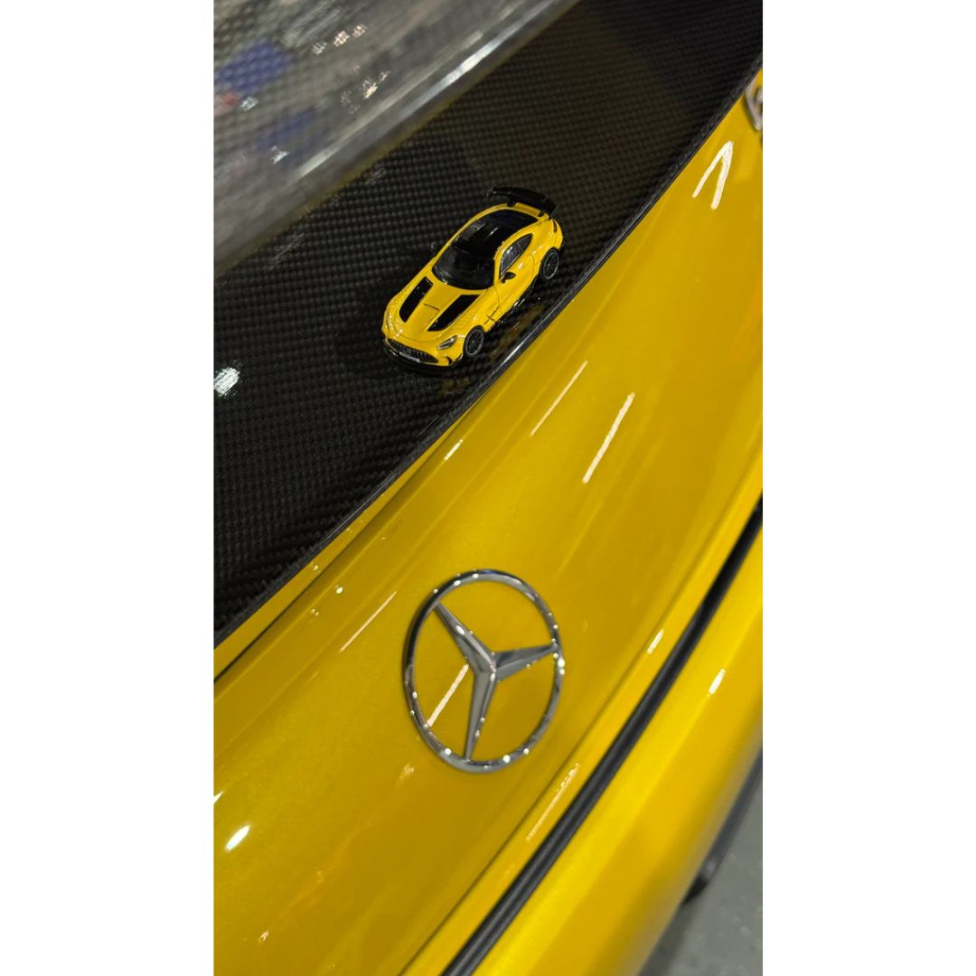 Tarmac Works Mercedes-Benz AMG GT Black Series - SHMEE150