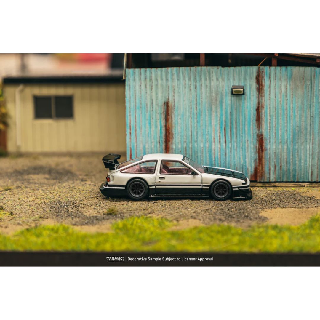 Tarmac Works Toyota Sprinter Trueno AE86 Widebody con Tarmac Cards