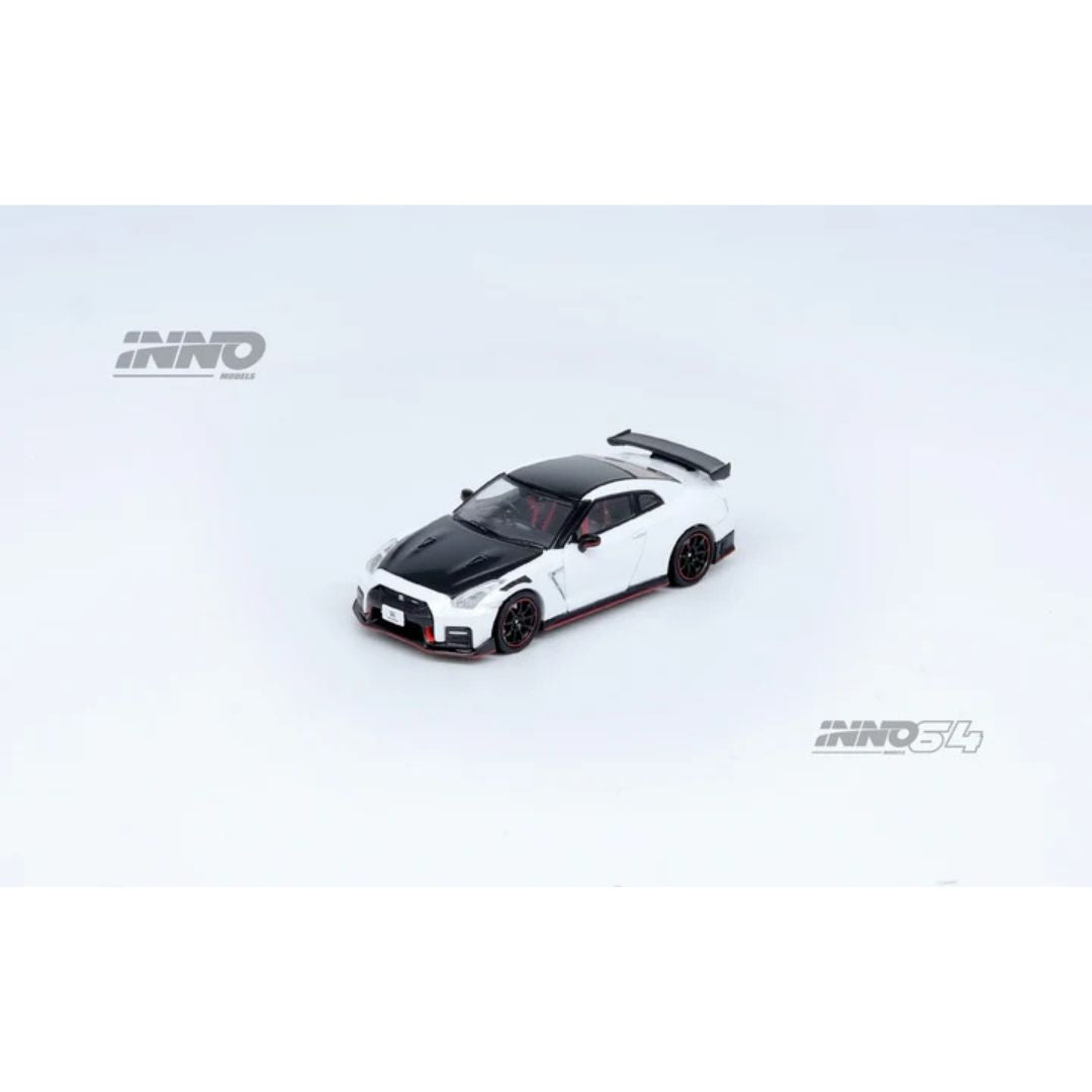 Inno 64 Nissan GT-R (R35) NISMO Blanco