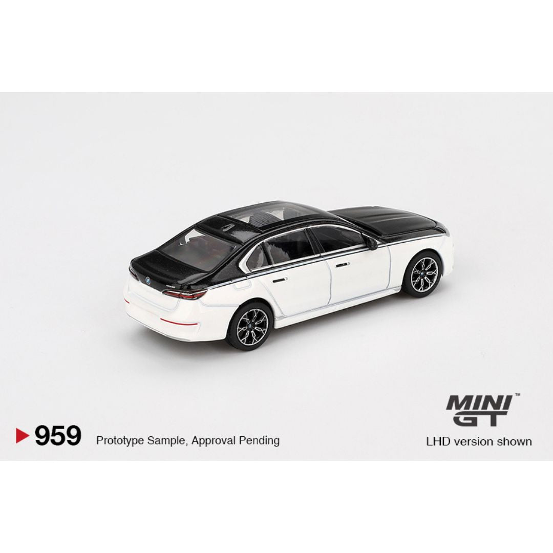 Mini GT BMW i7 xDrive60 Alpine White / Black Sapphire - 959