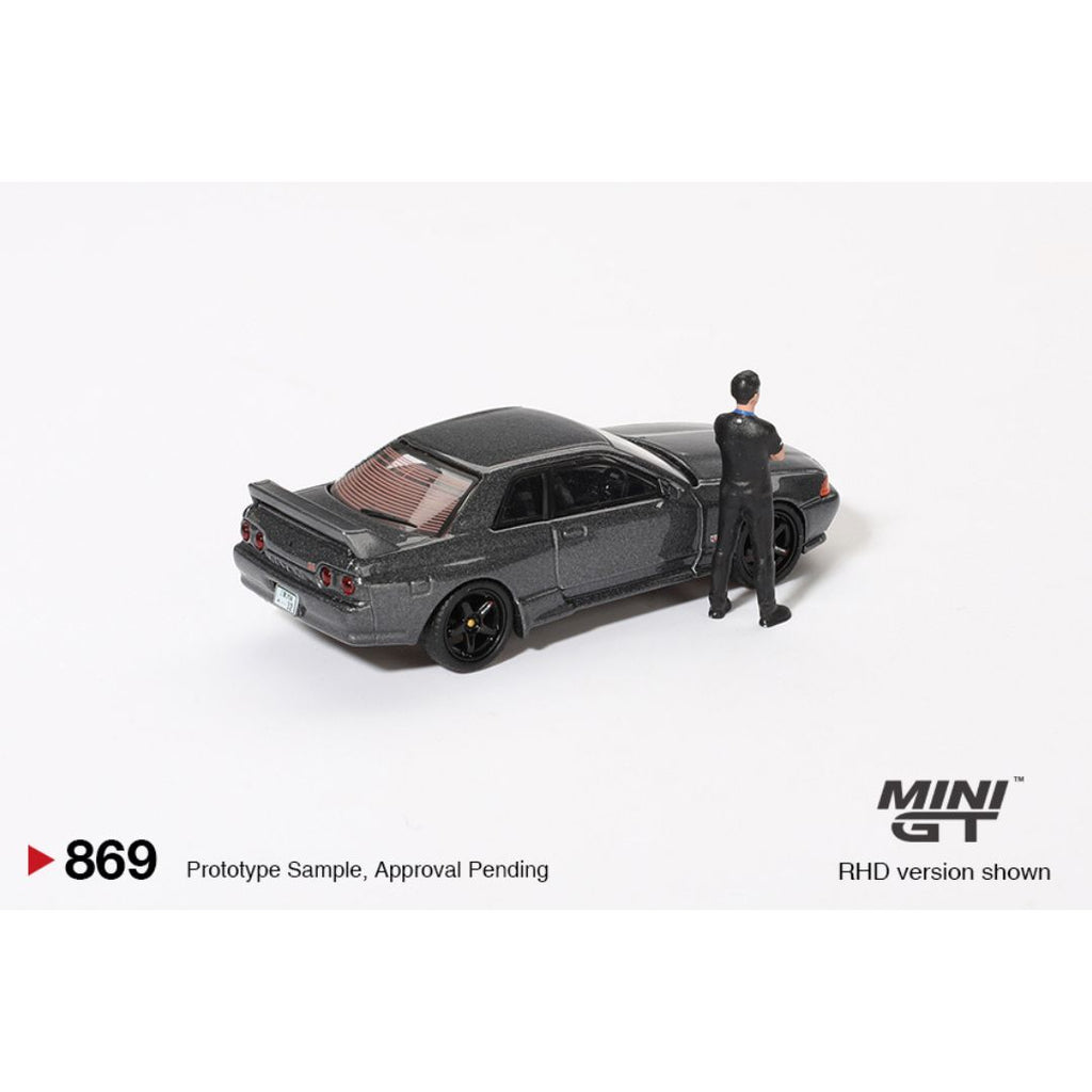 *EN CAMINO* Mini GT Nissan Skyline GT-R (R32) Gunmetal W/ Matsuda Figure - 869
