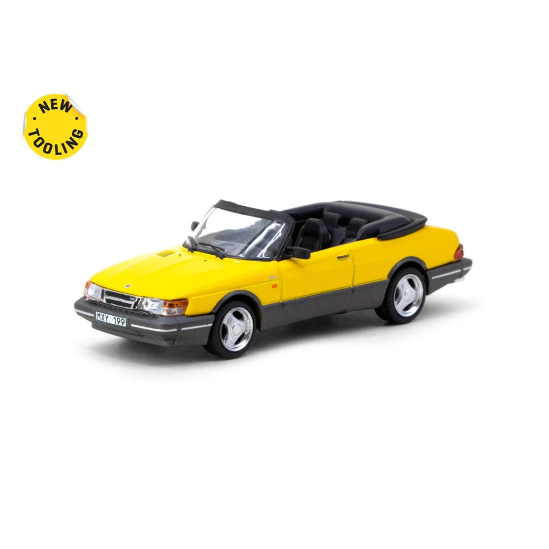 *EN CAMINO* Tarmac Works Saab 900 Turbo Convertible Yellow con Tarmac Cards Combo set